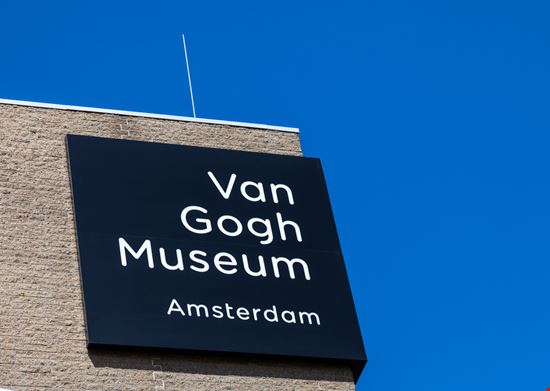 Amsterdam Van Gogh Museum Radu Razvan / Shutterstock.com 