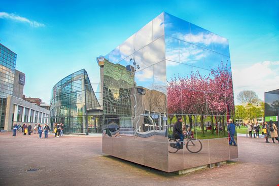 Amsterdam Van Gogh Museum InnaFelker / Shutterstock.com 