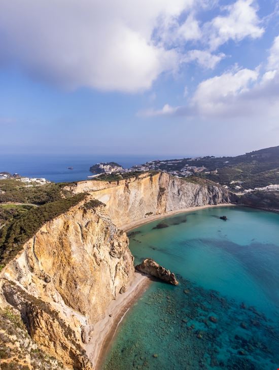 Ponza Ponza shutterstock.com 