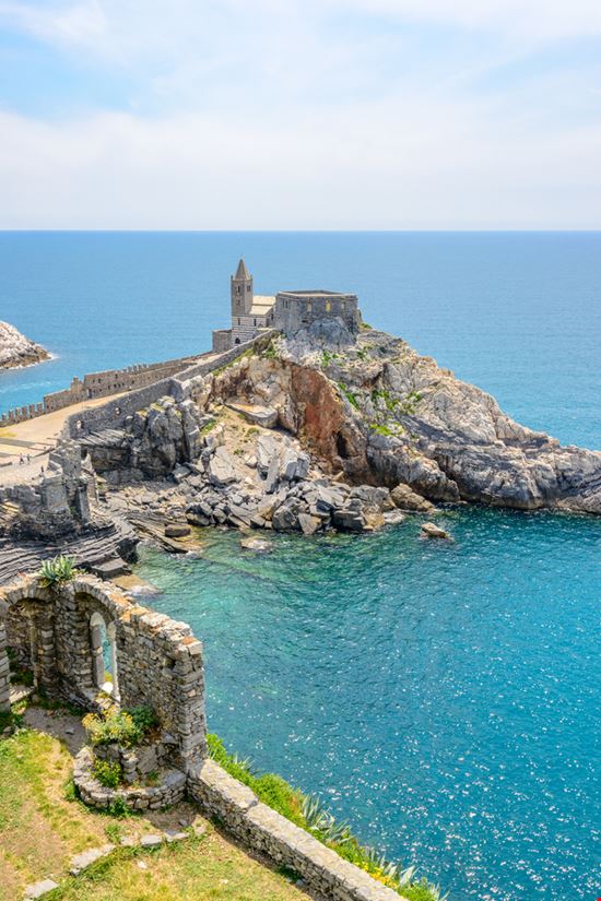 Chiesa di San Pietro Chiesa di San Pietro karamysh - Shutterstock.com 