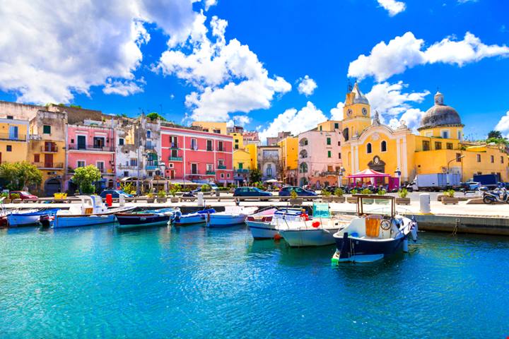 Capitale italiana della cultura 2022: trionfa Procida, l'isola del Postino