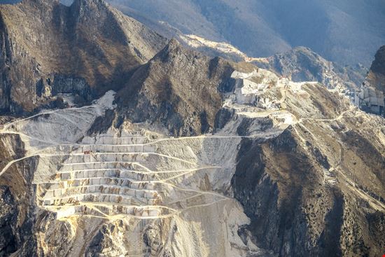 Carrara Le Cave di Marmo Alessandro Colle - Shutterstock.com 