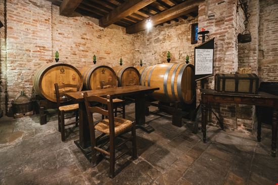 Cantine Cantine pointbreak / Shutterstock.com 