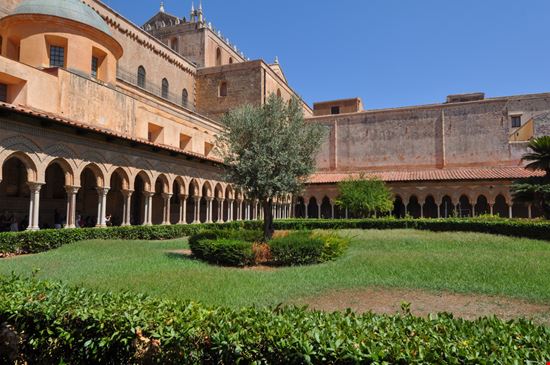 Chiostro Chiostro s74 / Shutterstock.com 