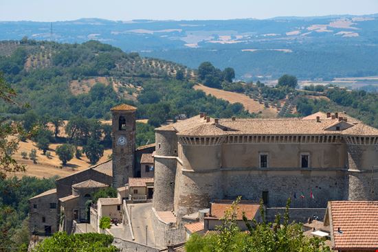 Castello di Alviano Castello di Alviano clodio - Istockphoto.com 