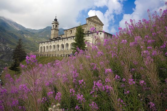 Santuario di San Magno Il santuario della Val Grana stock.adobe.com 