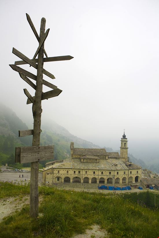Santuario di San Magno Il santuario della Val Grana stock.adobe.com 