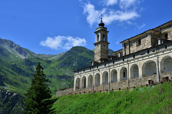 Santuario di San Magno Il santuario della Val Grana stock.adobe.com 