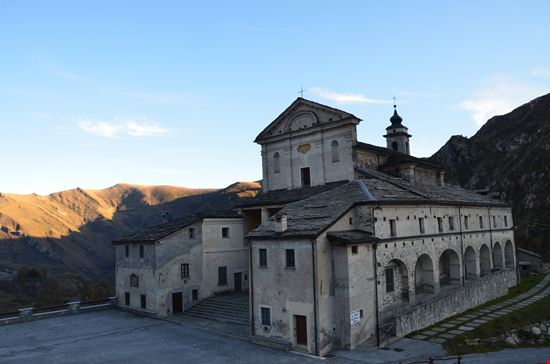Santuario di San Magno Il santuario della Val Grana stock.adobe.com 