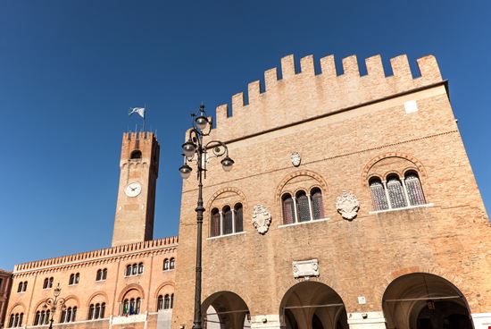 Treviso Palazzo dei Trecento stock.adobe.com 