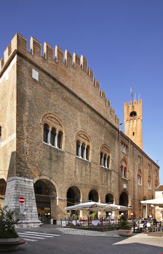 Treviso Palazzo dei Trecento stock.adobe.com 