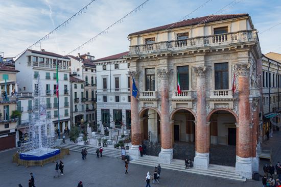 Piazza dei Signori Vicenza stock.adobe.com 