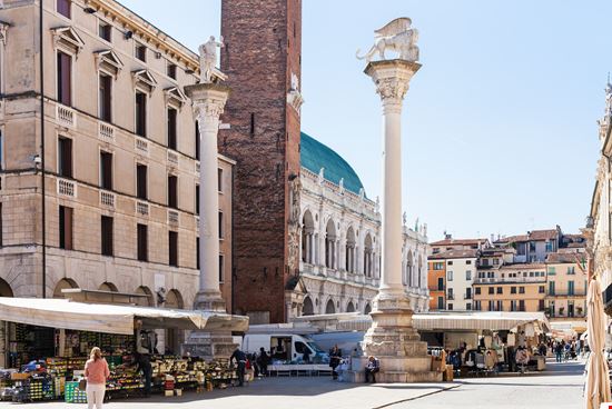 Piazza dei Signori Vicenza stock.adobe.com - solo uso editoriale 