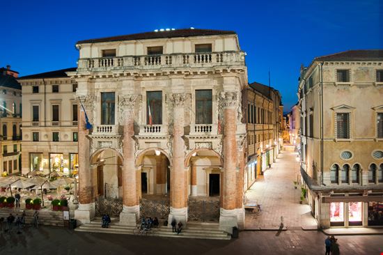 Piazza dei Signori Vicenza stock.adobe.com 