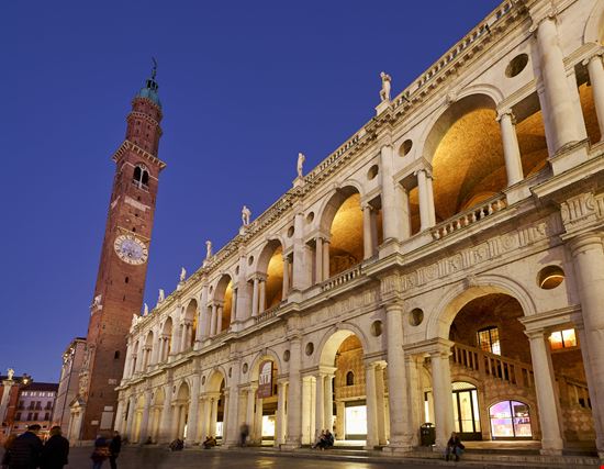 Piazza dei Signori Vicenza stock.adobe.com 