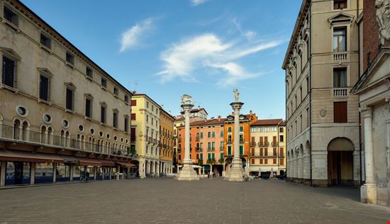 Piazza dei Signori Vicenza stock.adobe.com 
