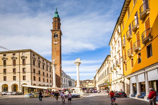 Piazza dei Signori Vicenza stock.adobe.com 