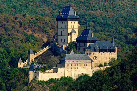 Castello di Karlštejn Castello di Karlštejn Ondrej Prosicky - Shutterstock.com 
