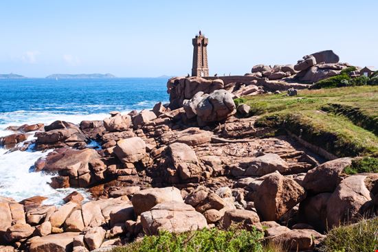 Faro di Ploumanac'h Faro di Ploumanac'h vvoe - Shutterstock.com 