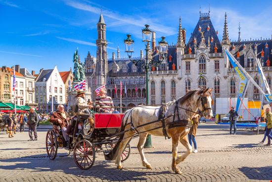 Giro in Carrozza Giro in Carrozza Nataliya Nazarova - Shutterstock.com 
