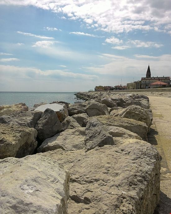 Caorle Scogliera Scolpita stock.adobe.com 