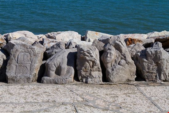 Caorle Scogliera Scolpita stock.adobe.com 