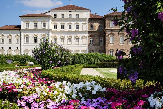 La Reggia di Venaria Reale Il palazzo da favola alle porte di Torino stock.adobe.com 
