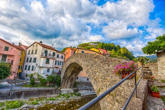 Varese Ligure Varese Ligure faber1893 / Shutterstock.com 