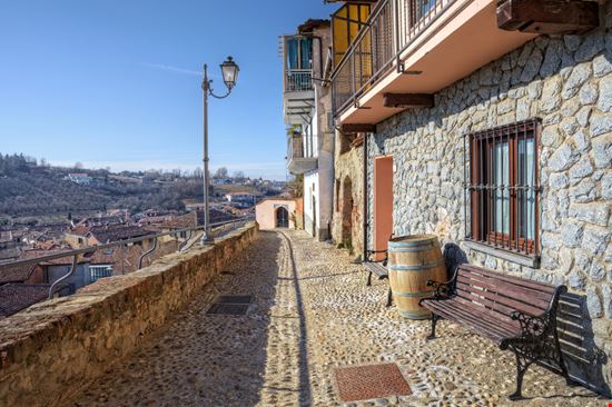 La Morra La Morra Rostislav Glinsky - Shutterstock.com 