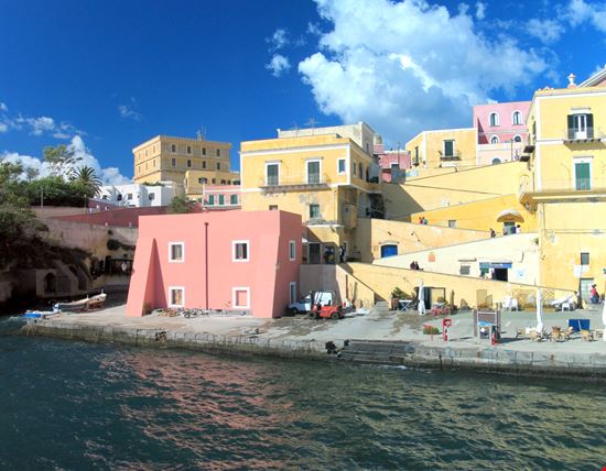 Isola di Ventotene Isola di Ventotene Stefano Batistini - Shutterstock.com 