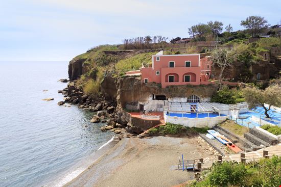 Isola di Ventotene Isola di Ventotene Ciro Orabona Creative - Shutterstock.com 
