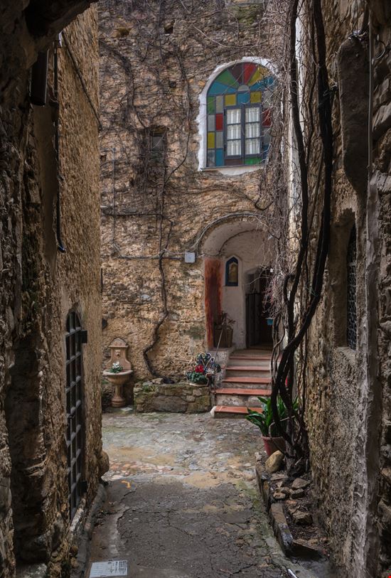 Bussana Vecchia Bussana Vecchia karambol - Istockphoto.com 