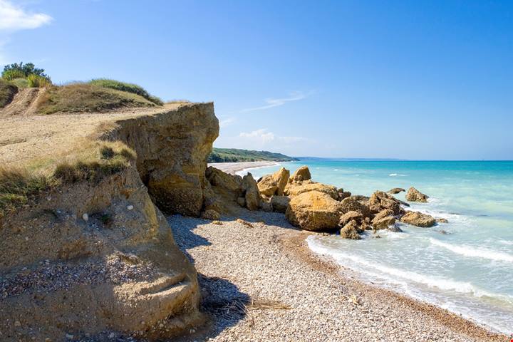 Ospita un faro tra i più alti d'Italia e spiagge tra le più belle di sempre: in Abruzzo c'è una vera riserva delle meraviglie