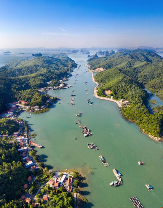 Baia di Ha Long Baia di Ha Long Shutterstock.com 