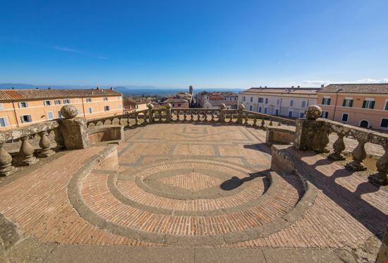 Caprarola Palazzo Farnese ValerioMei / Shutterstock.com 