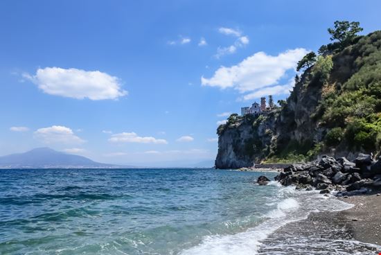 Vico Equense Chiesa della Santissima Annunziata nikolpetr / Shutterstock.com 