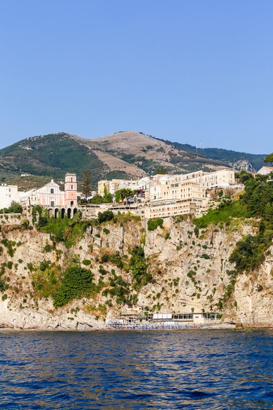 Vico Equense Chiesa della Santissima Annunziata nikolpetr / Shutterstock.com 