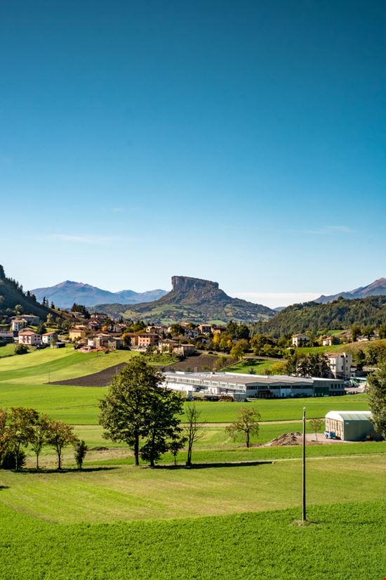 Pietra di Bismantova Pietra di Bismantova Giorgio Morara - Shutterstock.com 