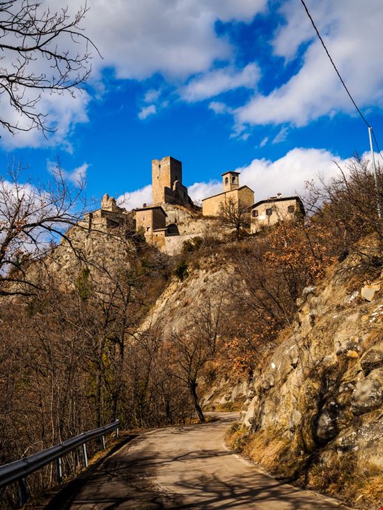 Castello di Carpineti Castello di Carpineti Shutterstock.com 