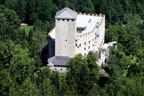 Burg Bruck Burg Bruck Malota - Shutterstock.com 