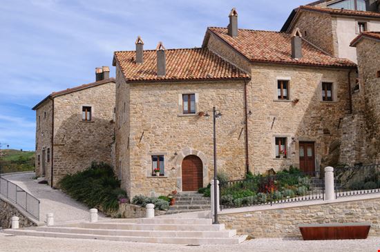 Castel del Giudice Castel del Giudice Cenz07 - Shutterstock.com 