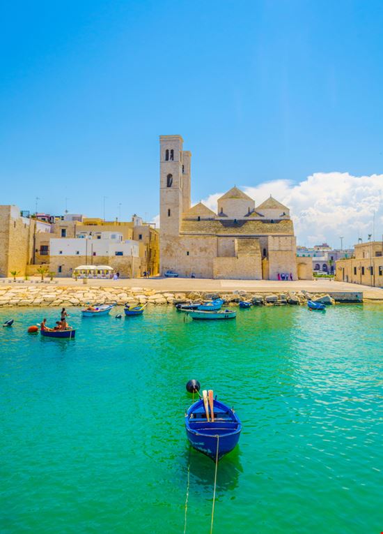 Molfetta Molfetta trabantos - Shutterstock.com 