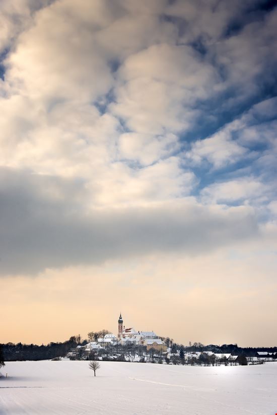 Monastero di Andechs  Monastero di Andechs  Wolfgang Zwanzger - Shutterstock.com 