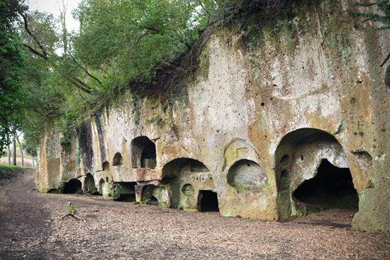 Parco urbano dell'antichissima città di Sutri Parco urbano dell'antichissima città di Sutri ROMAOSLO - Istockphoto.com 