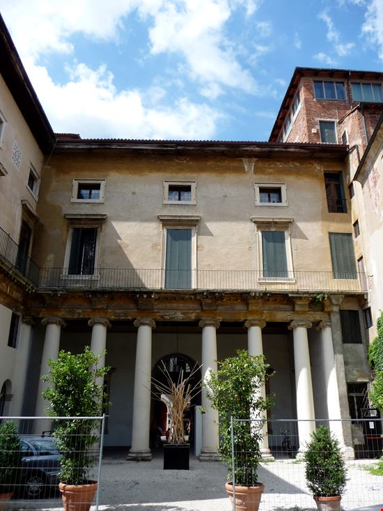 Vicenza Palazzo Valmarana "File:Palazzo Valmarana Vicenza 2009-07-25 f09.jpg" by Andrea Palladio is licensed under CC BY-SA 3.0 