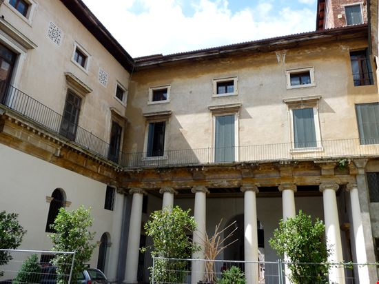Vicenza Palazzo Valmarana "File:Palazzo Valmarana Vicenza 2009-07-25 f10.jpg" by Andrea Palladio is licensed under CC BY-SA 3.0 