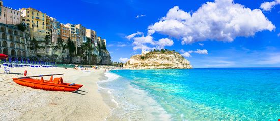Tropea Spiaggia di Tropea stock.adobe.com 