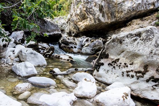 Gole di San Venanzio Canyon d'Abruzzo stock.adobe.com 