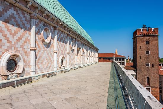 Basilica Palladiana Vicenza stock.adobe.com 