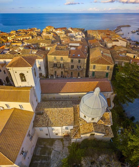 Tropea Cattedrale stock.adobe.com 